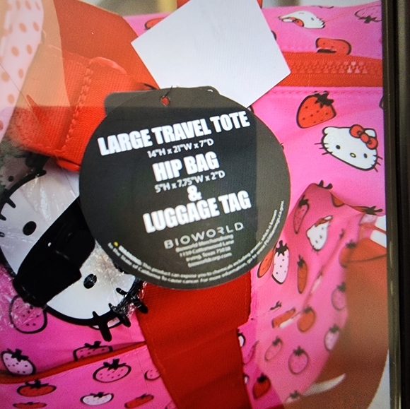 NWT Beautiful 3peice Travel Bag Hello Kitty 🍓! Will receive a free Hello Kitty - Picture 11 of 11